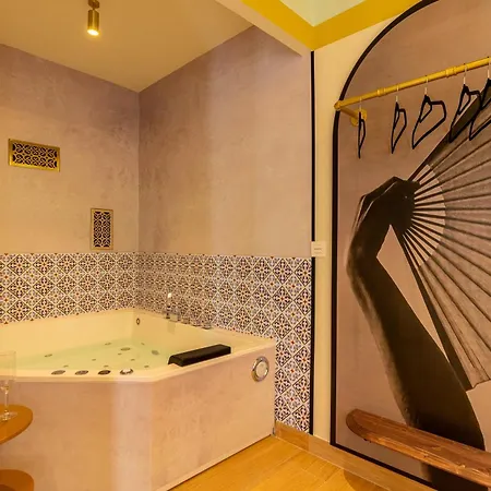 Cl2 En Pareja Jacuzzi Y Aparcamiento Sevilla